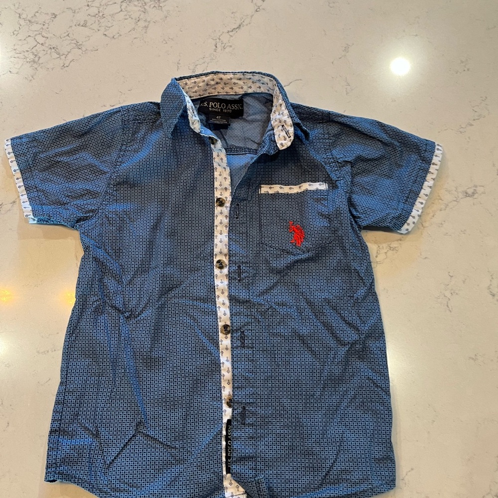 Short sleeve button down